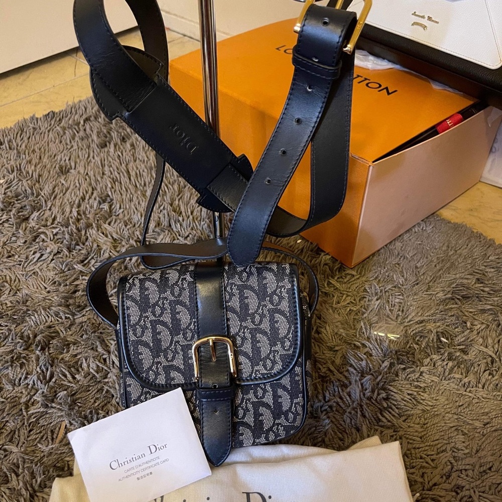 Dior crossbody bag. - Picture 3 of 8